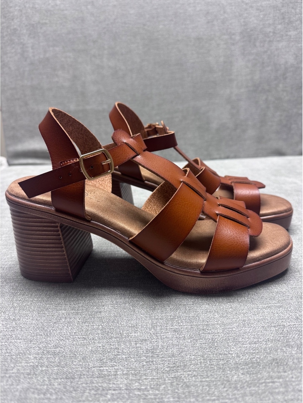 Secret Celebrity Brown Cognac Strappy Block Heel Sandals Size 9